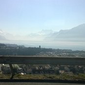 Joku perhanan järvi, Montreaux vasemmalla