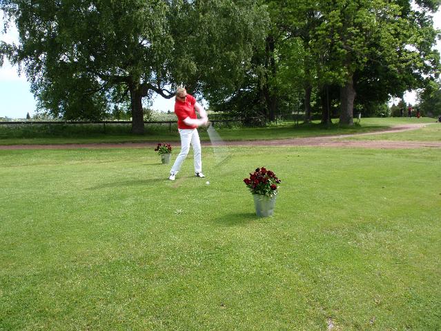 P6200163.JPG - Marika vetäisee oikein rempseän avauksen