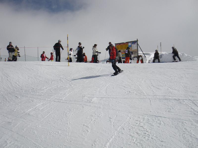 P3150035.JPG - Lautaileva oppaamme Seba