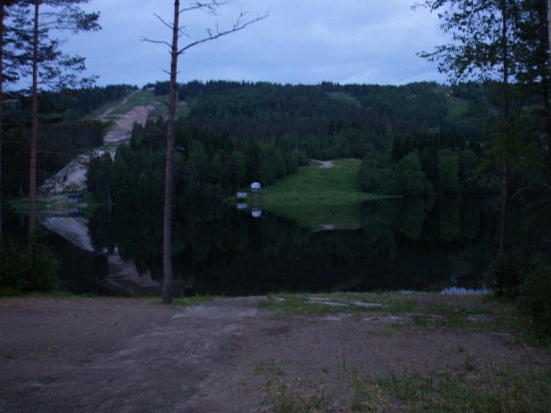 P6130086.JPG - Kello kaksi yöllä, toiselle rannalle lyödään....