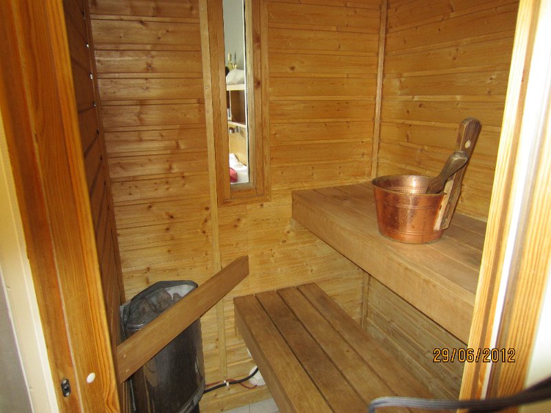 IMG_0236.jpg - Yhden perseen sauna hotellihuoneessa, siitä huolimatta ihan ok löylyt