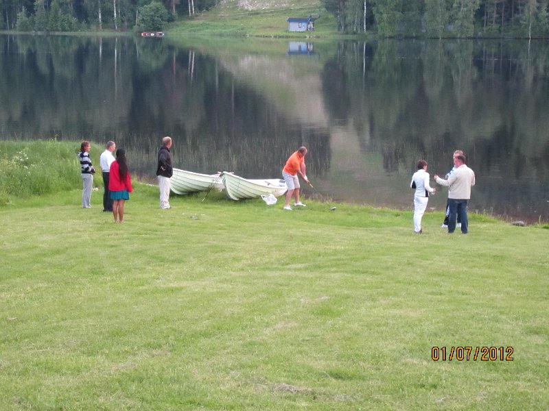 IMG_0250.JPG - Illalla perinteinen järvenylitys